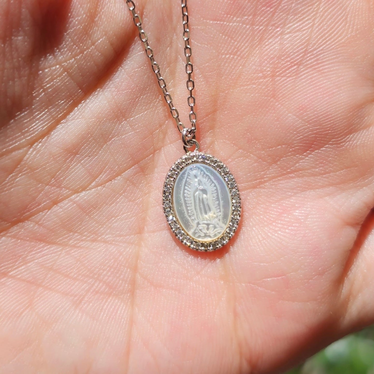 Perla madre Guadalupana oval