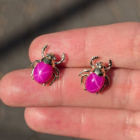 Aretes Escarabajo Estelar - Rubí Estrella