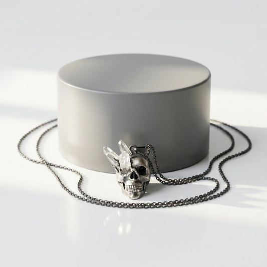 Cráneo con cuarzos naturales - PIEZA ÚNICA