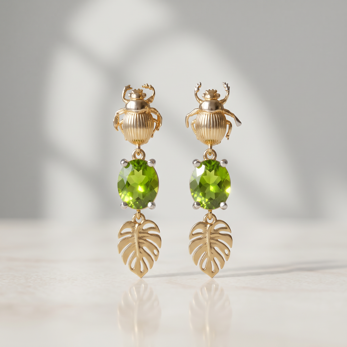 Aretes Monstera Peridoto y Escarabajo