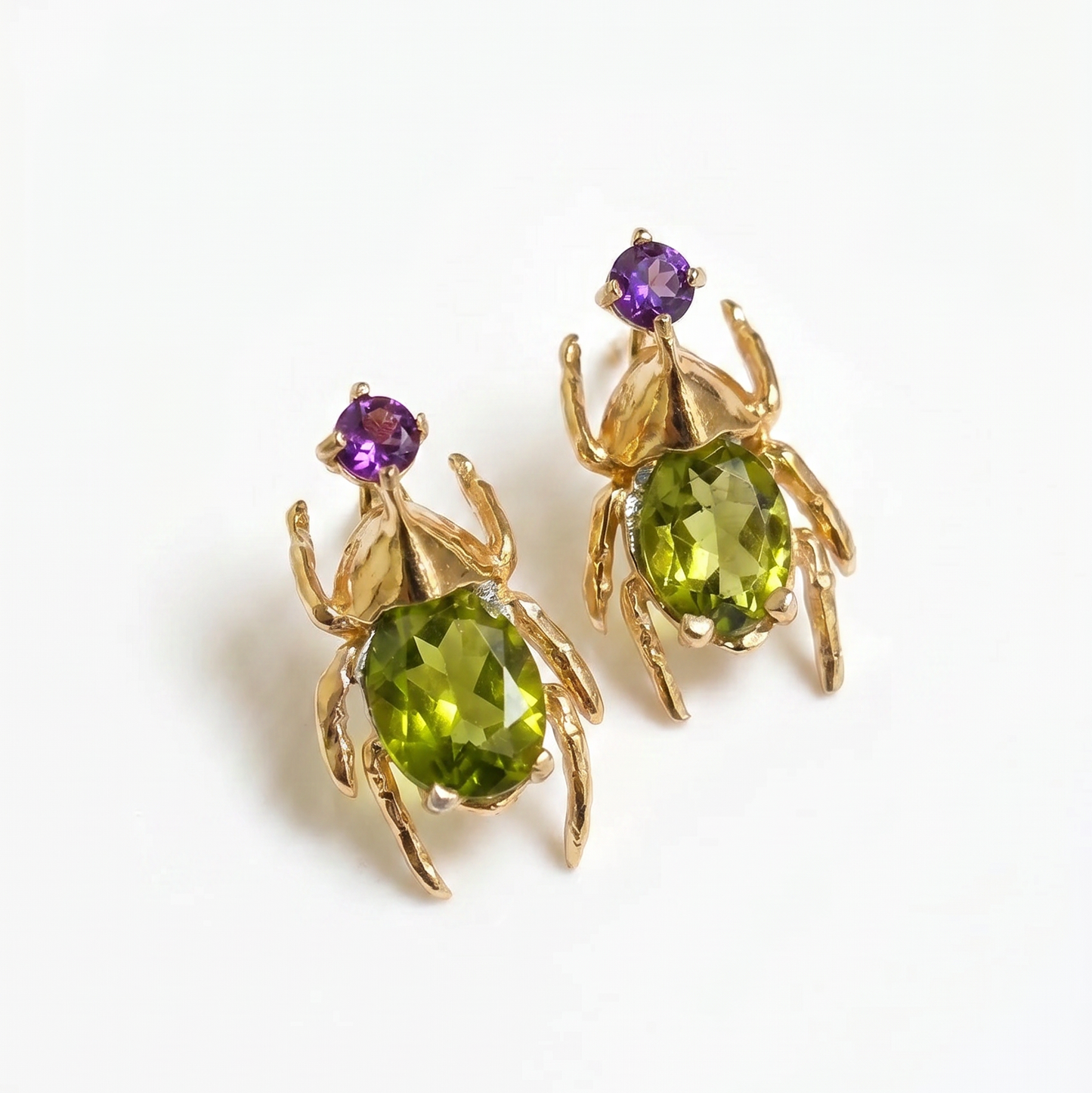 Oliva — Aretes Escarabajo Peridoto y Amatista