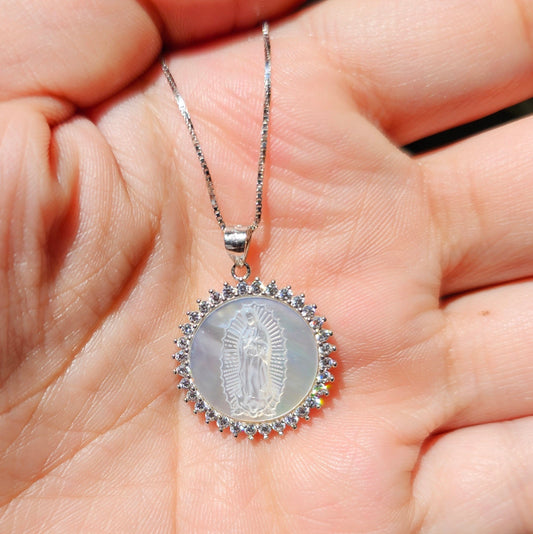 Perla madre Guadalupana redonda zirconia