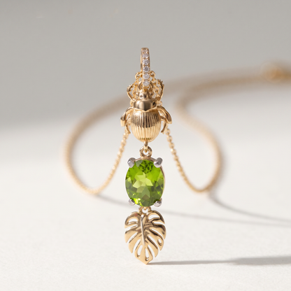 Gargantilla Monstera Peridoto y Escarabajo