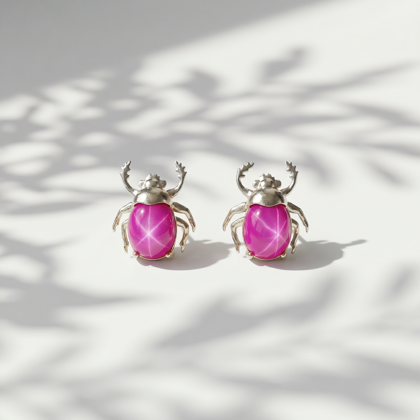 Aretes Escarabajo Estelar - Rubí Estrella Plateado
