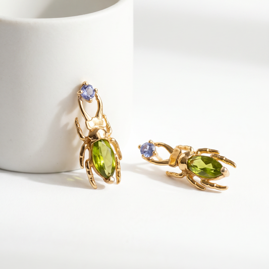 Crisol — Aretes Escarabajo Peridoto y Tanzanita