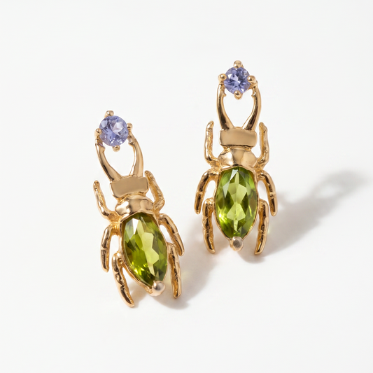 Crisol — Aretes Escarabajo Peridoto y Tanzanita