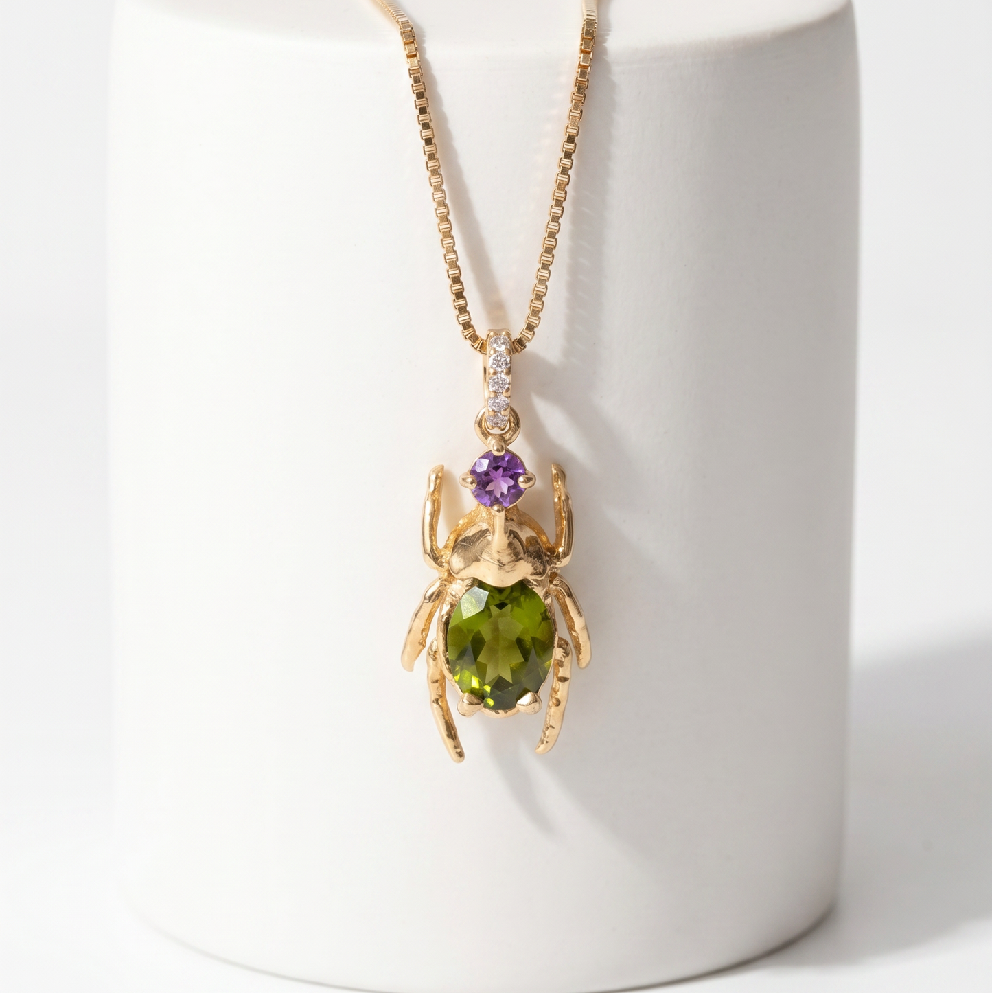 Oliva — Colgante Escarabajo Peridoto y Amatista