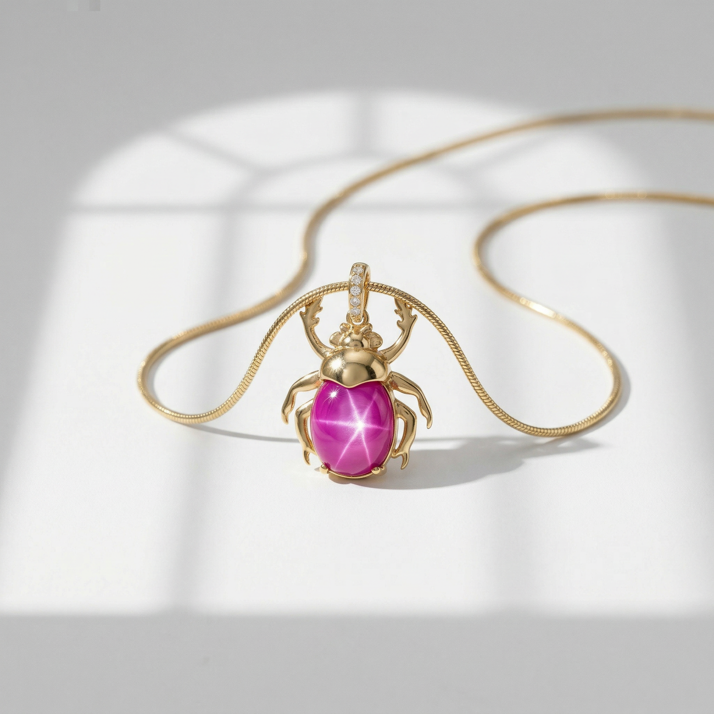 Escarabajo Estelar Gargantilla  - Rubí Estrella Dorado