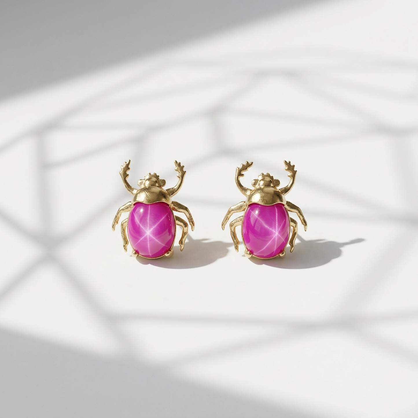 Aretes Escarabajo Estelar - Rubí Estrella