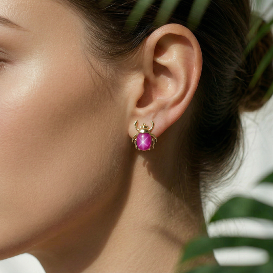 Aretes Escarabajo Estelar - Rubí Estrella